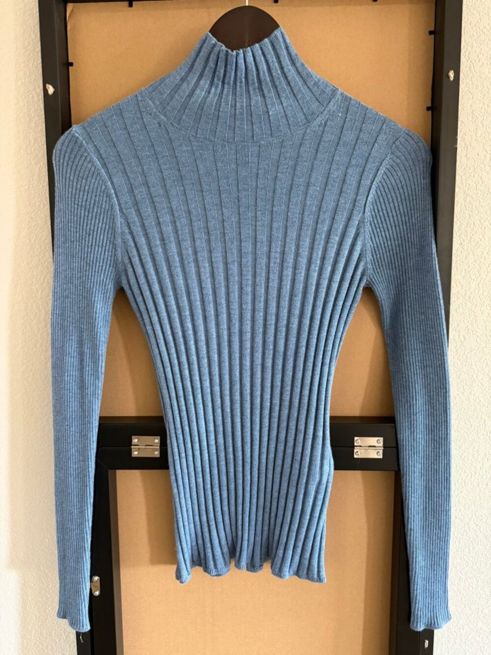 P025 WHBM Ribbed Cashmere-Blend Mockneck